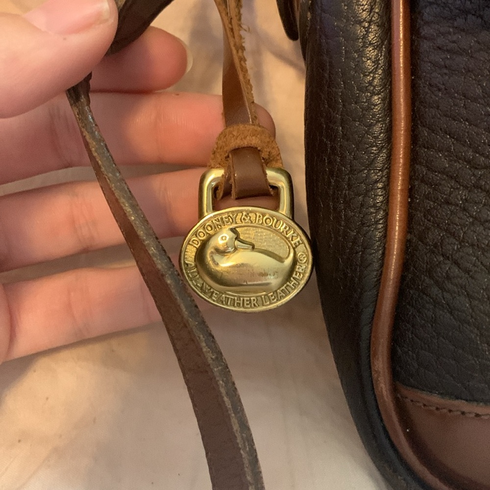Vintage 1980s Dooney & Burke crossbody - Picture 5 of 12